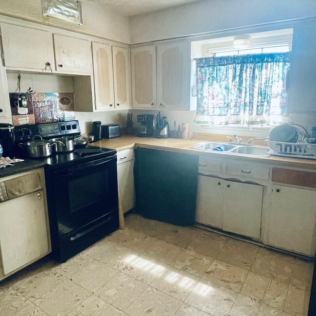 Building Photo - 1409 E 23rd St