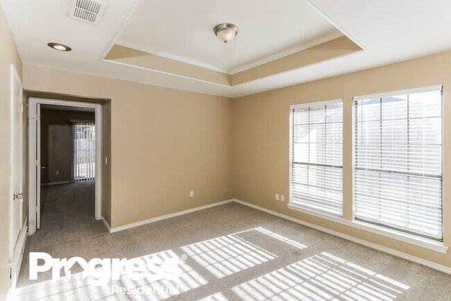 Building Photo - 5321 Greenbrook Dr