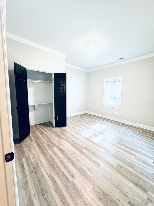 Building Photo - 310 W Horton St