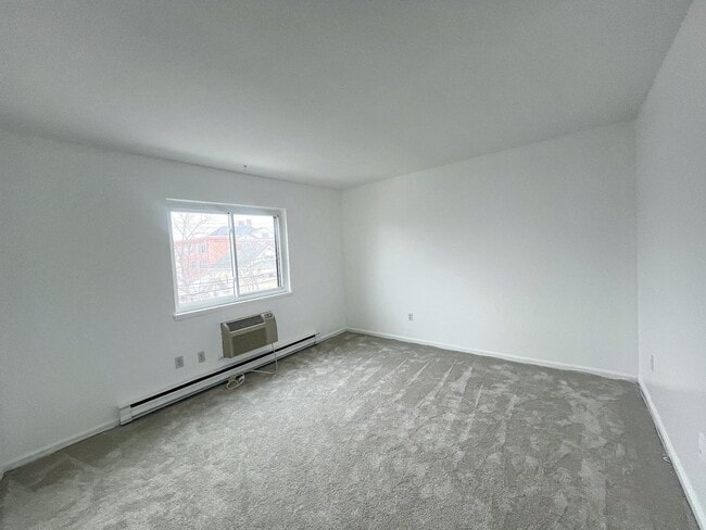 Building Photo - 737 Cove Rd