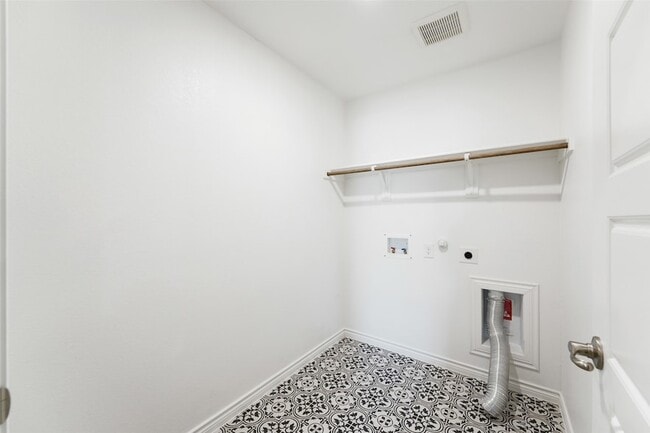 Building Photo - 1332 Pierce Ln
