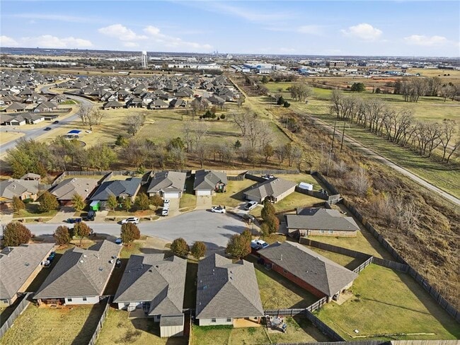 Building Photo - 605 Inverleith Cir