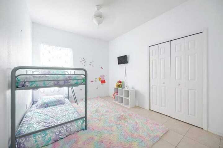 Building Photo - 1005 Corvina Dr