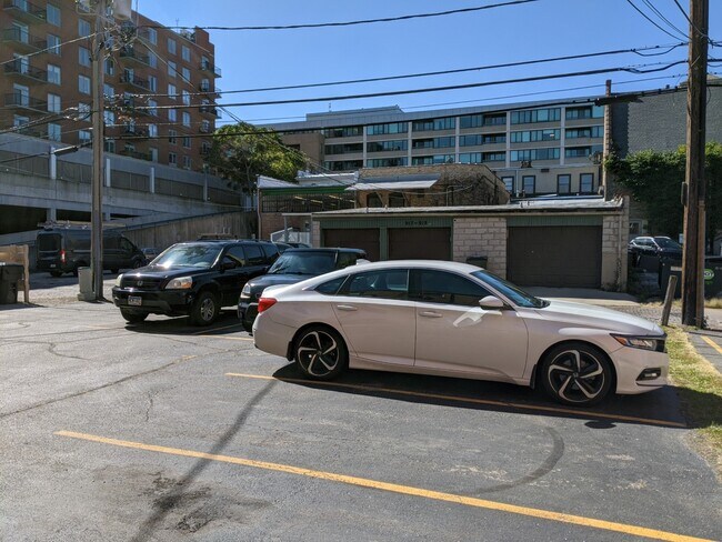 Parking - 922 Hinman Ave