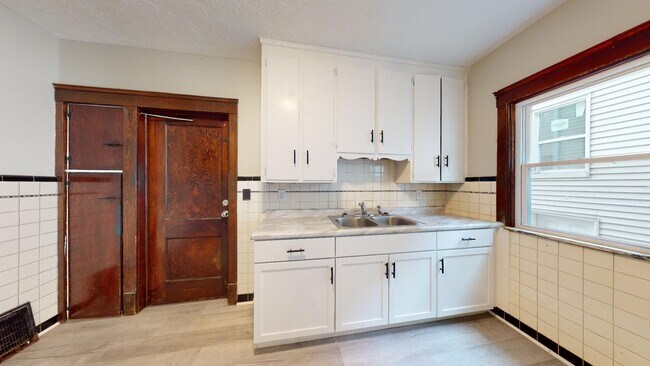 Building Photo - 3210 W 98th St