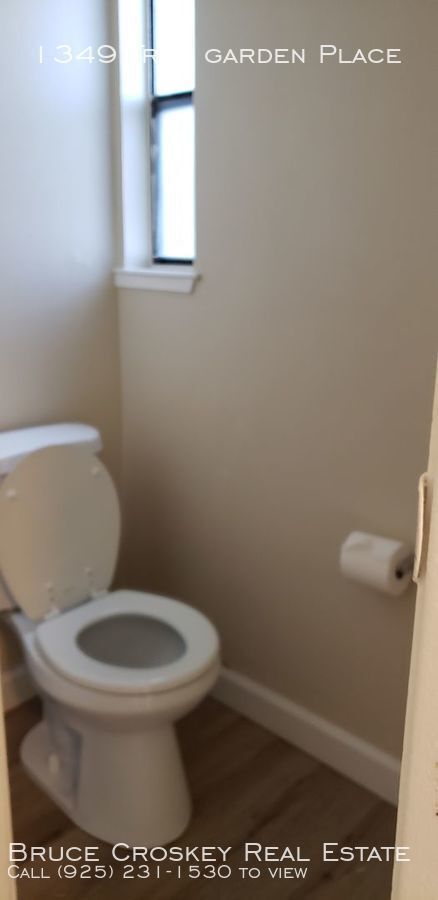 Building Photo - Move in ready! Pets ok