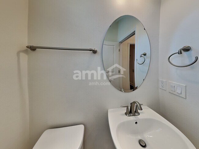 Building Photo - 220 Crestrun Loop