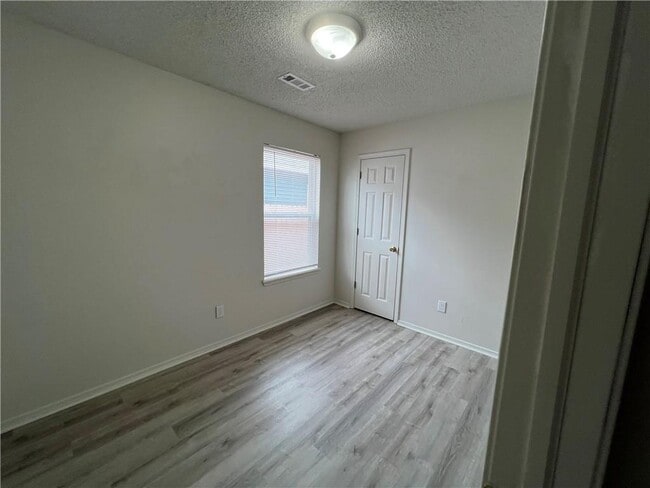 Building Photo - 609 Marigold Ave