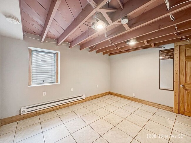 Building Photo - 3br 2ba ~ Security Deposit Free Alternativ...