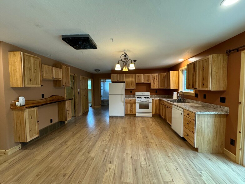 Building Photo - 6280 Blackberry Dr
