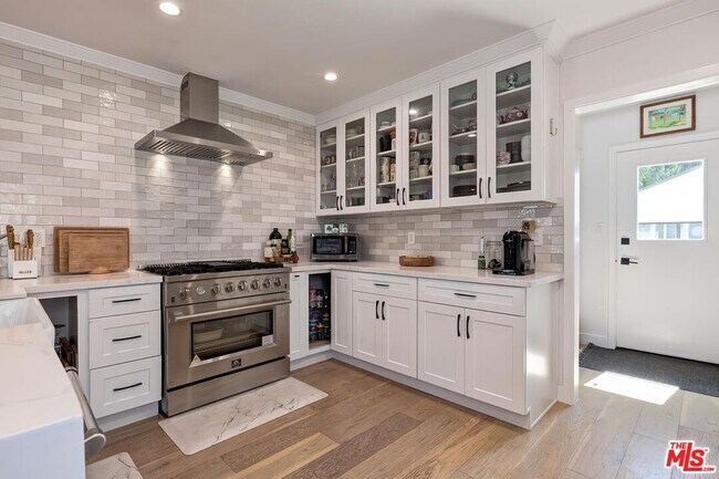 Building Photo - 6700 W 85th Pl