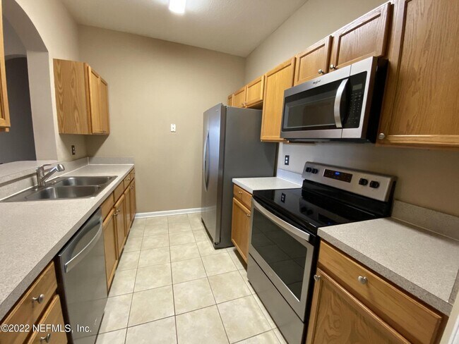 Building Photo - 7990 Baymeadows Rd