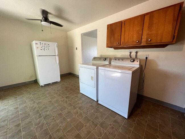 Building Photo - 4560 Everett Ct