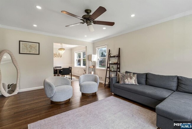 Building Photo - 542 Nagle St