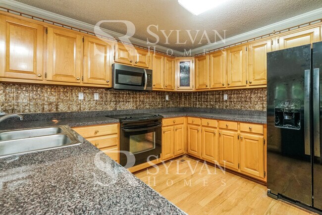 Building Photo - The living is easy in this 4 bedroom, 2.5 ...