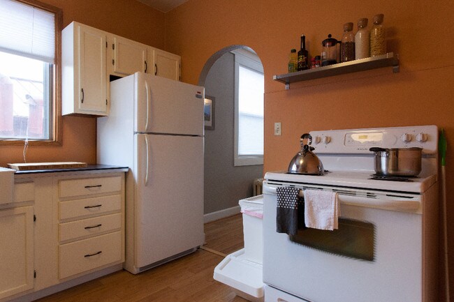 Kitchen - 623 SW Sherman St