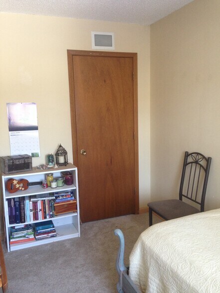 bedroom - 924 Kellogg Ave