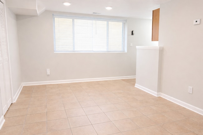 Building Photo - 2026 Move-In Special – $500 LEASE SIGNING BONUS!! Renovated 3-Bedroom Apartment in Prime SE DC Lo...