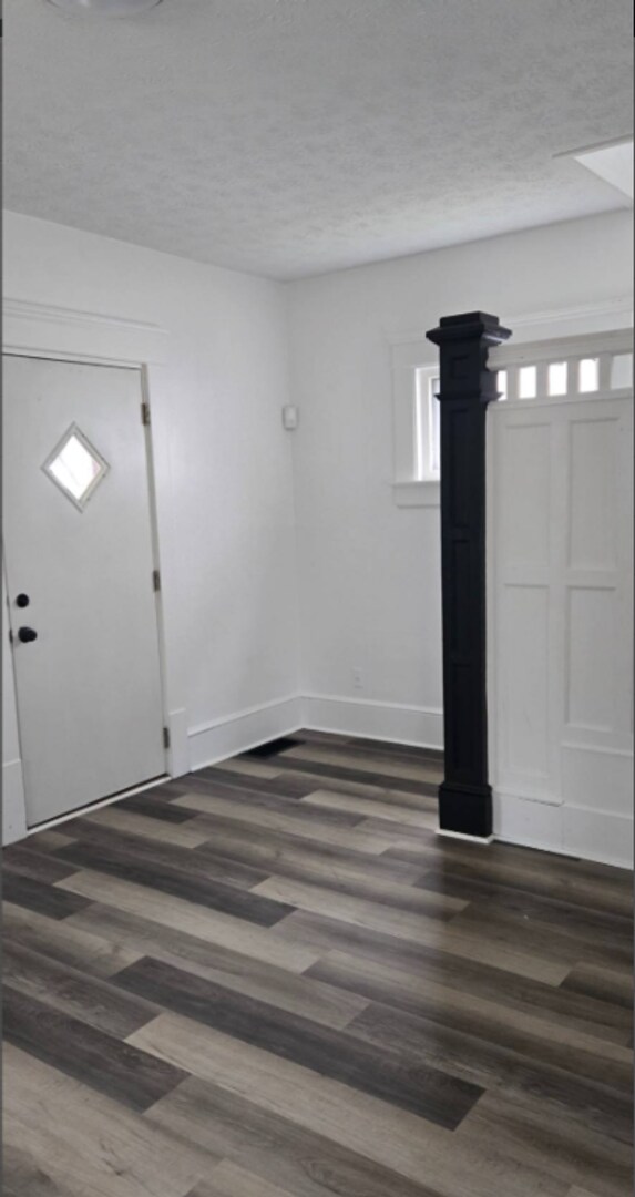 Building Photo - Charming 4-Bedroom Property in Prime Location