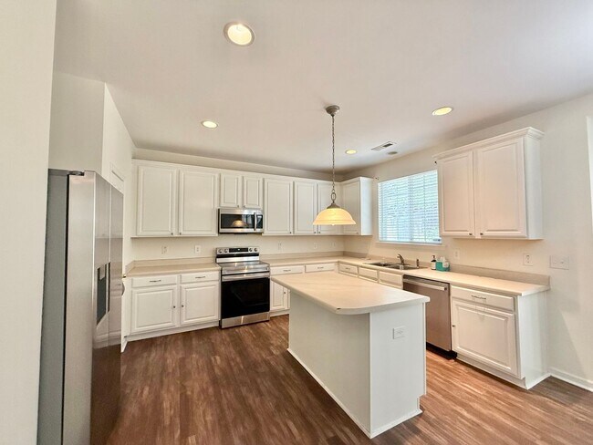 Building Photo - Charming 3BD, 2.5BA Raleigh Home Near Interstates, Shopping, Dining, and Downtown Raleigh