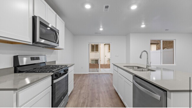 Building Photo - 1358 S Pole Creek Ln