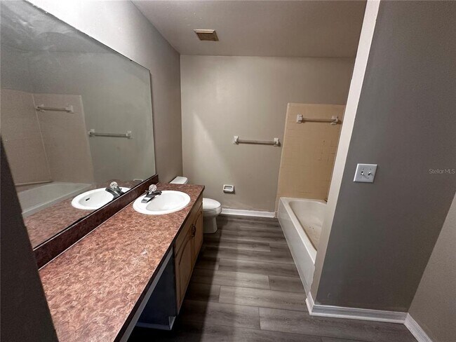 Building Photo - 500 YELLOWWOOD Ct