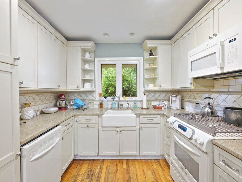 Building Photo - 1870 Briarlake Cir