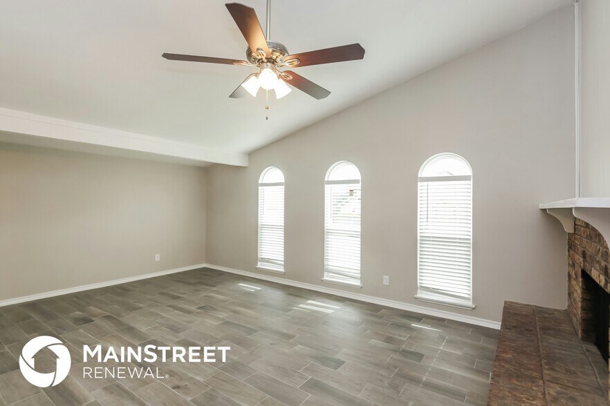 Building Photo - 625 Nora Ln