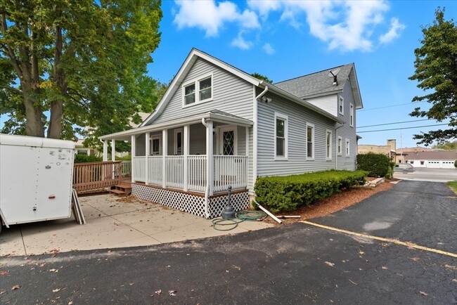 Building Photo - 69 E Grand Ave