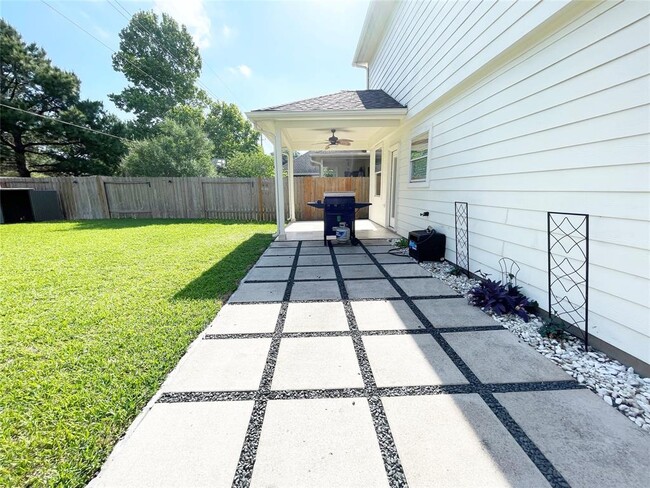 Building Photo - 26330 Longview Creek Dr