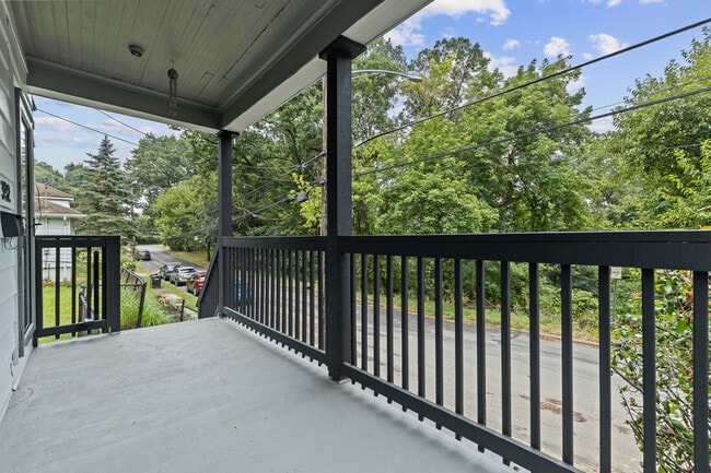 Building Photo - 392 Calderwood Ave