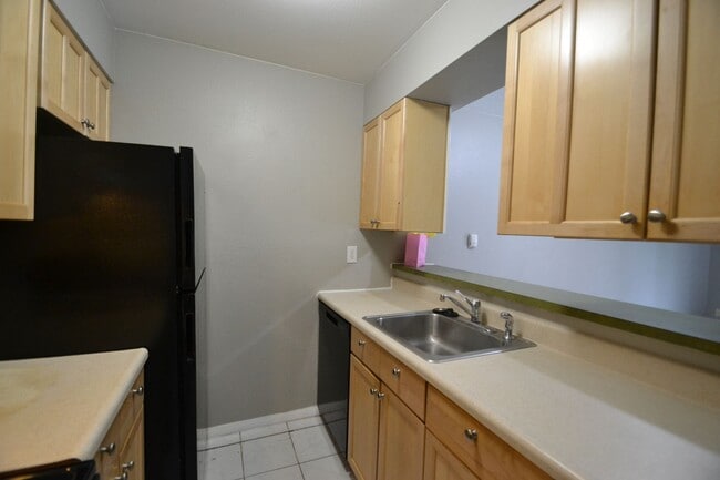 Building Photo - 4417 Carefree Cir N