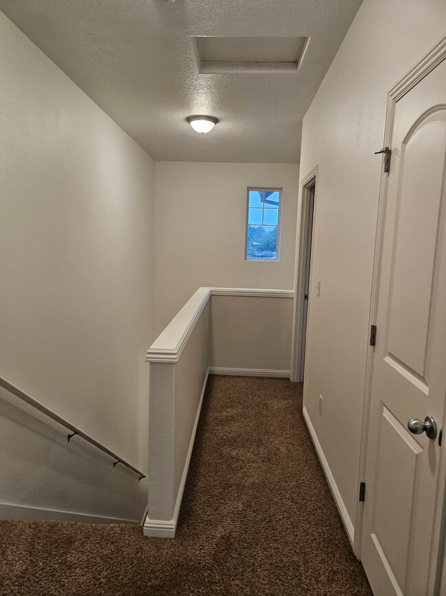 View into hall toward Master bed - 528 Fenton Ave