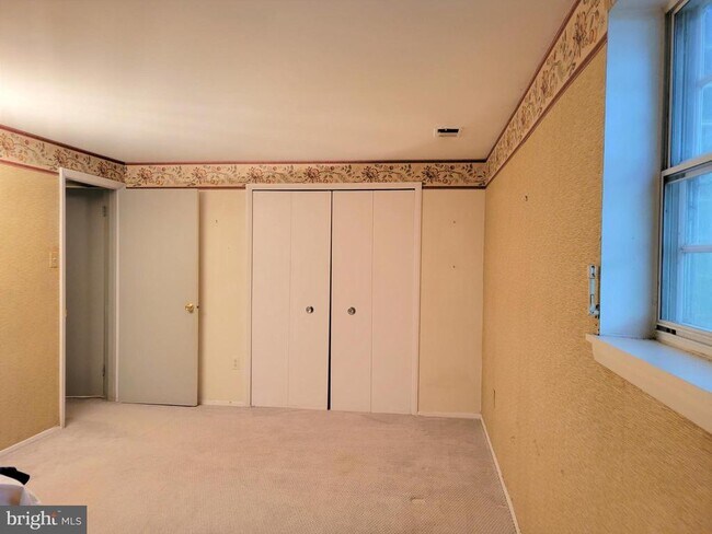 Building Photo - 1 Crotona Ct