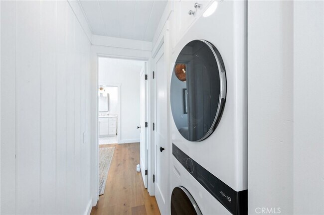 Building Photo - 360 Cliff Dr