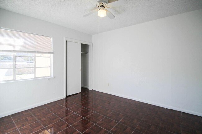 Building Photo - 209 San Saba Rd