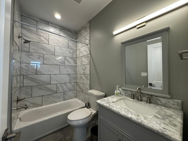 Building Photo - 844 Tijeras Ave NW
