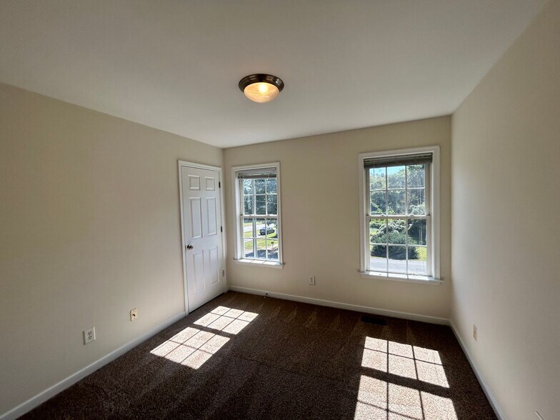 Building Photo - 402 Wilmer Ave