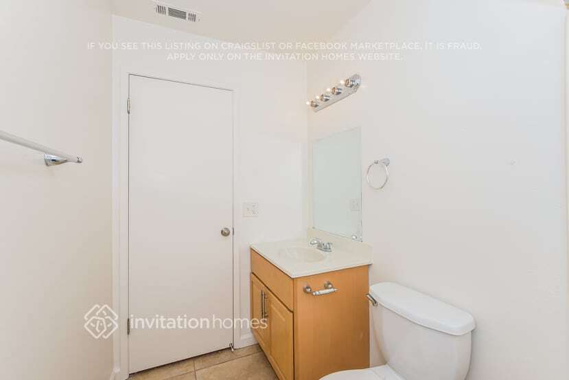 Building Photo - 560 E Wigeon Way