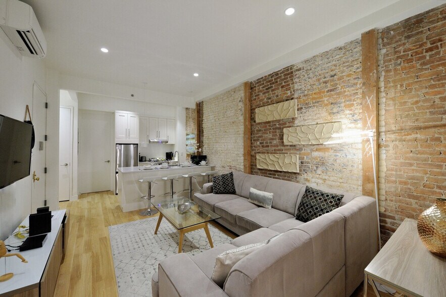 Building Photo - 348 W 45th St