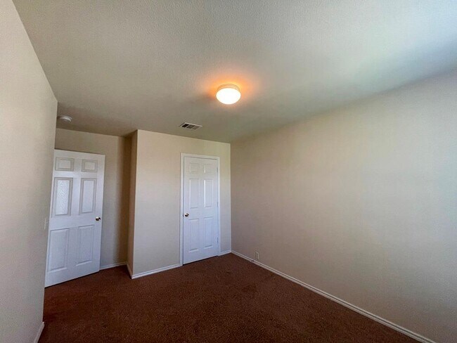 Building Photo - 251 Utterback