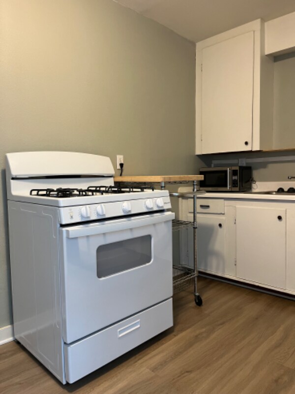 Building Photo - 608 Price St