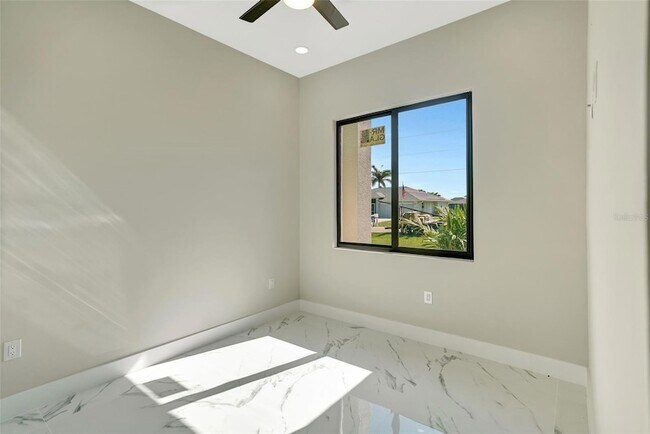 Building Photo - 212 Fairway Rd