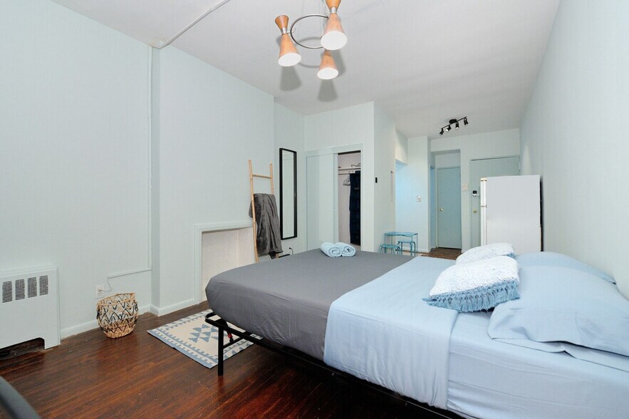 Building Photo - 400 W 36th St.