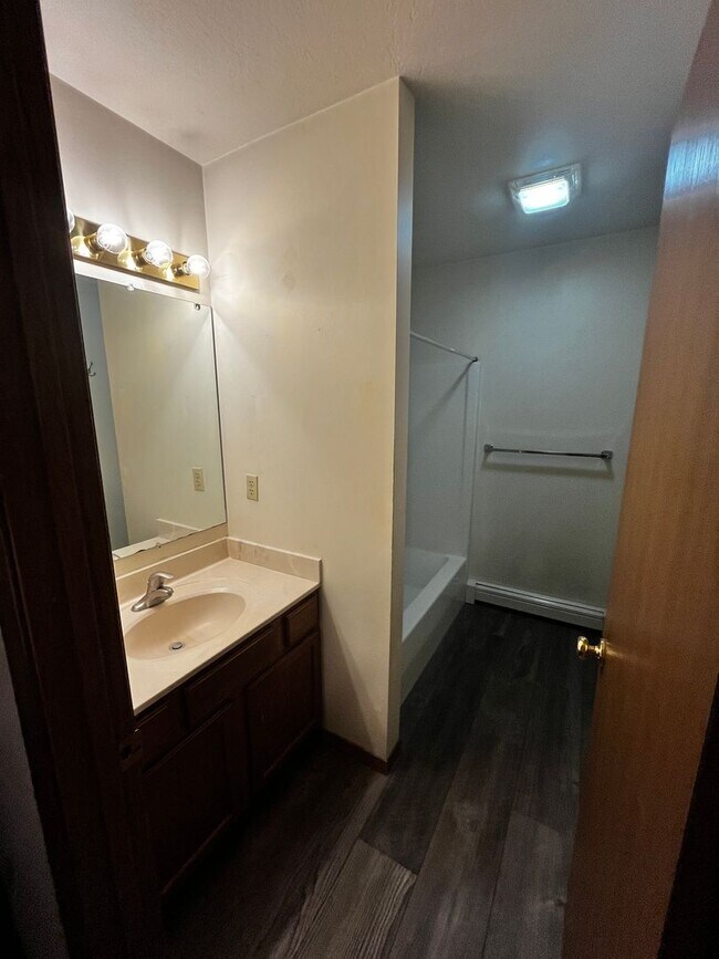 Building Photo - 94 N Grogan St