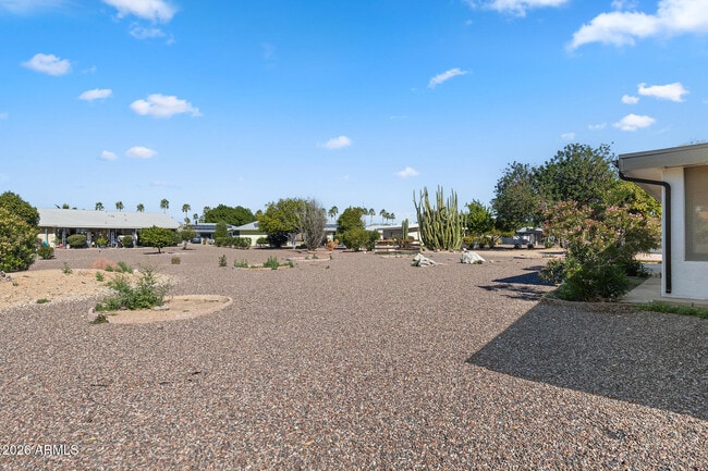 Building Photo - 16817 N Meadow Park Dr