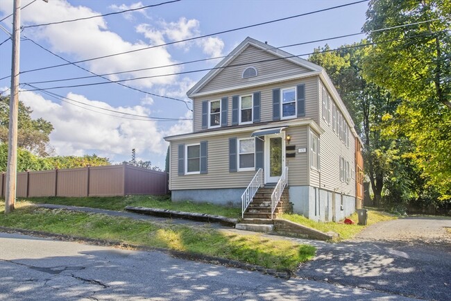 Primary Photo - 13 Smith St