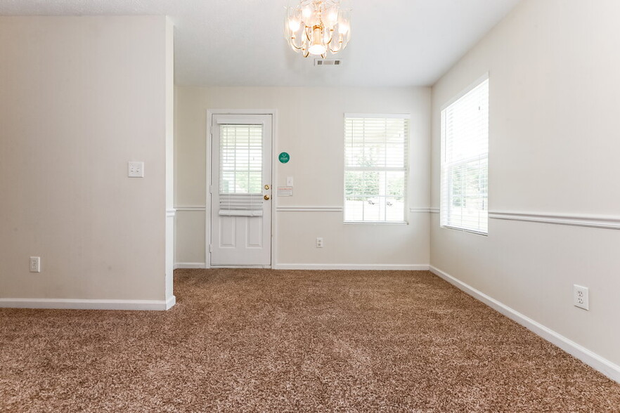 Building Photo - 155 Akers Lake Dr