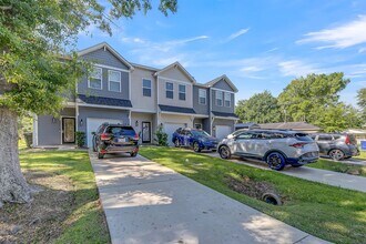 Building Photo - Gorgeous West Ashley Town home!