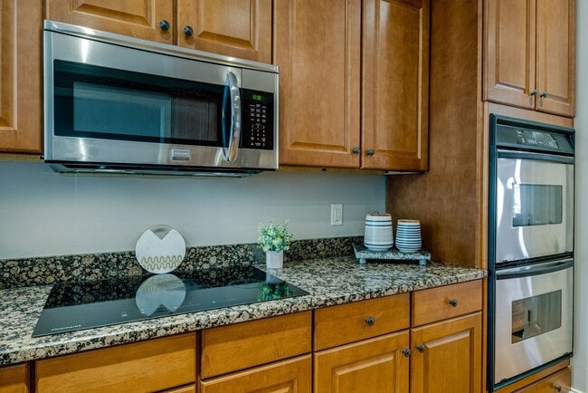 Building Photo - 1306 Camelot Bay